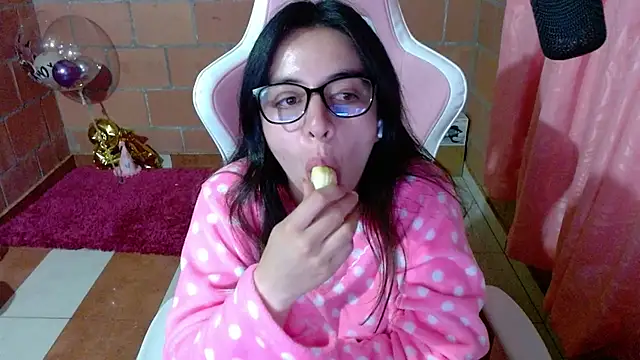 Maggie_Fox3 live cam on StripChat