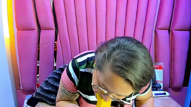 Sarah_Boobs_ live cam on StripChat