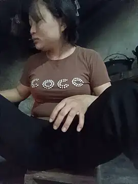 yoyo-mi live cam on StripChat