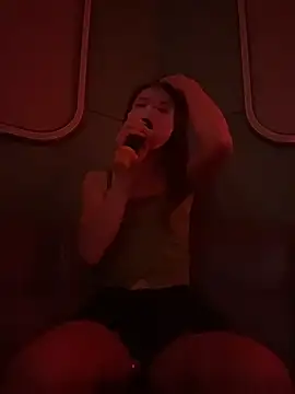 kiss_loo (F milf) - 户外抽插一分钟