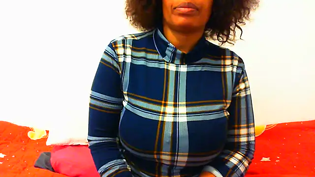 NAUGHTIECURVY webcam