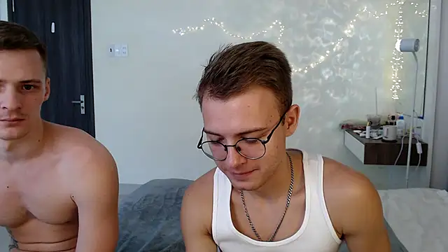 NikiKerryCum webcam