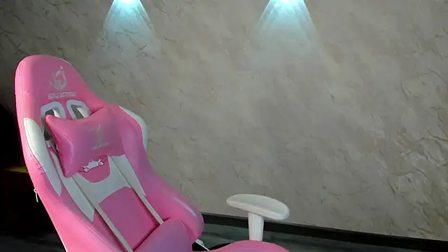 Elly_B1oom webcam