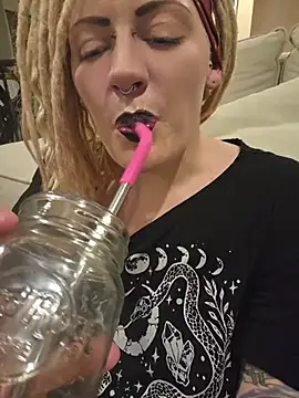 PinkTheHawk webcam