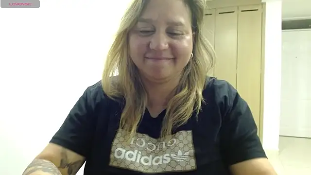 LauraReeves webcam