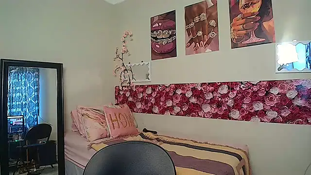 EnchantingLisa webcam
