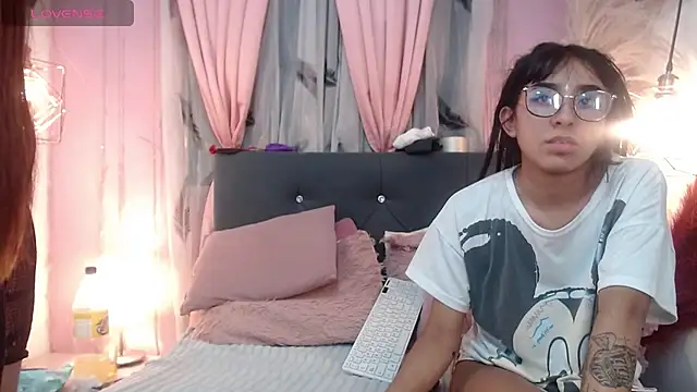 honey_lesbian_hott777 webcam
