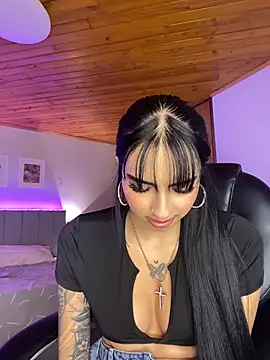 Hilary_pinkk webcam