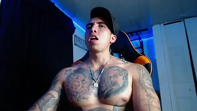 Adam_Hudsond webcam