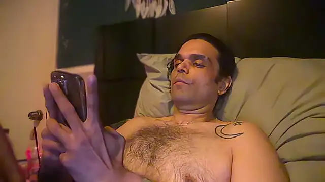 icebergslim281 live cam on StripChat