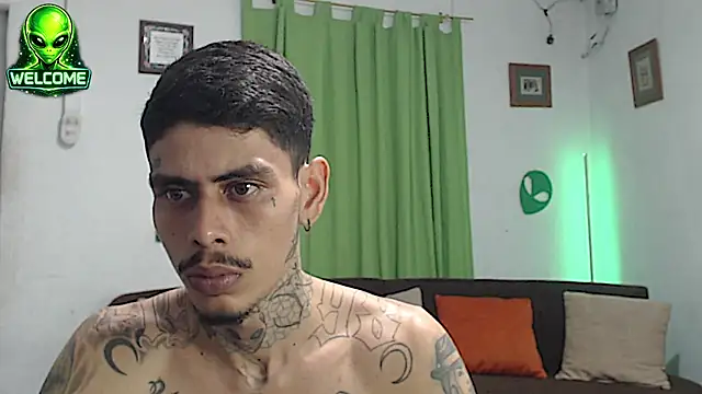 alpha_zom live cam on StripChat