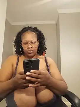 bustylisa1983 webcam