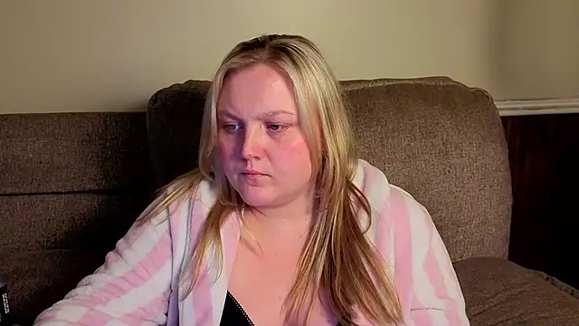 PhatAssBlond webcam