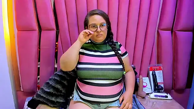 Sarah_Boobs_ live cam on StripChat