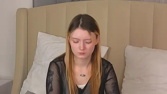 AlyssFrost webcam