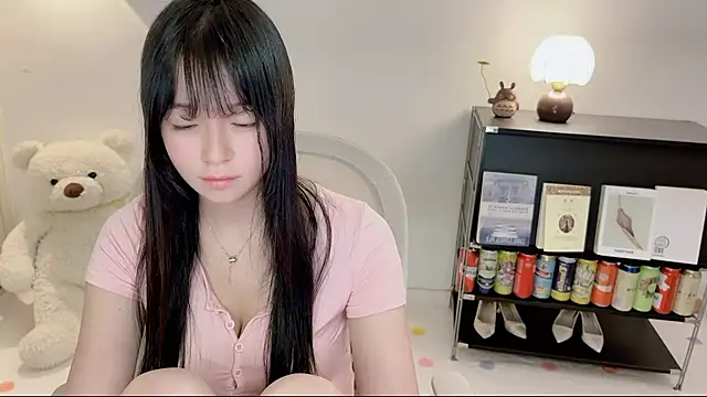 Onechestnut live cam on StripChat