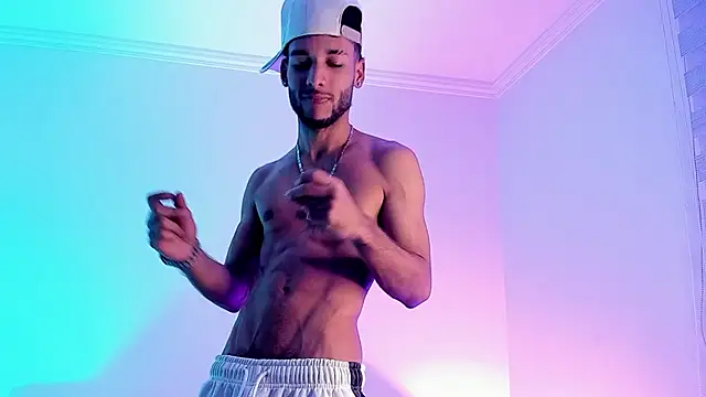 Thiagoferreti live cam on StripChat