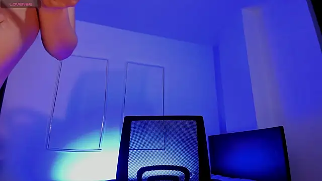 MeganWhite3 live cam on StripChat