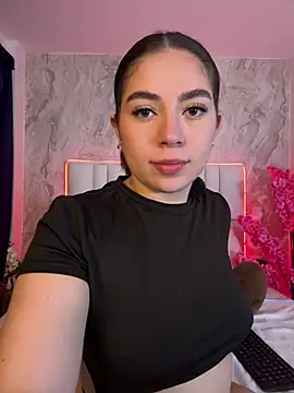 IsabellaAnngel live cam on StripChat