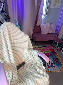 Hot_blondie live cam on StripChat