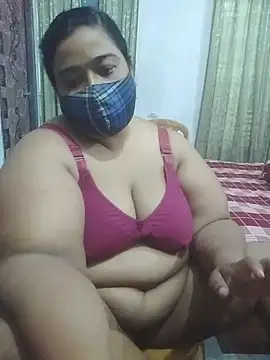 momo_loves webcam