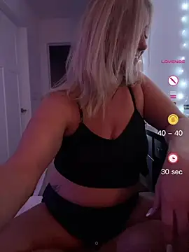 FoxyMillie webcam