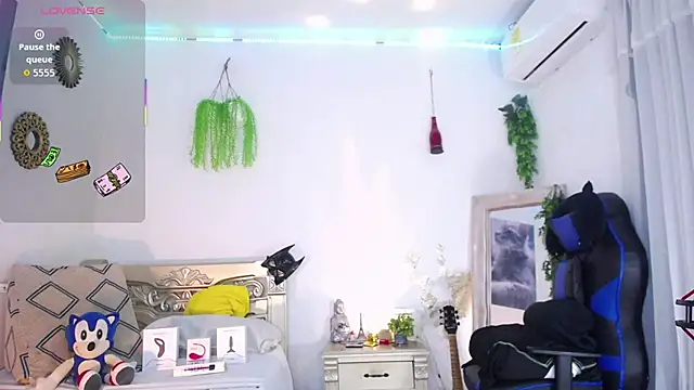 huge_armound webcam