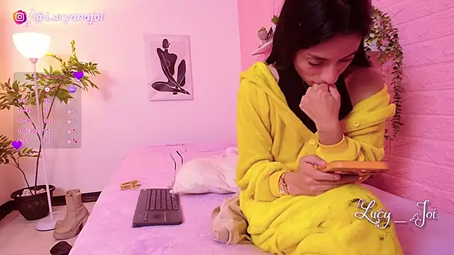 Lucyanajoi webcam