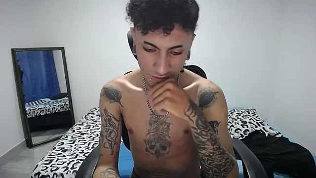 present_the_magic live cam on StripChat