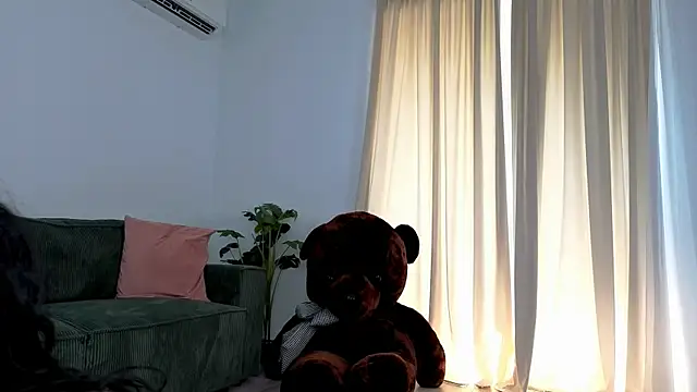 EmaHallee webcam