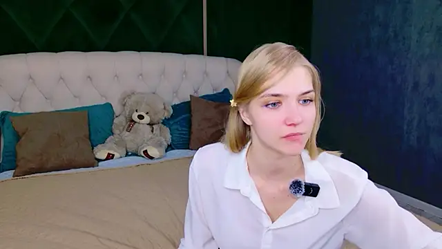 4example_Chloe webcam