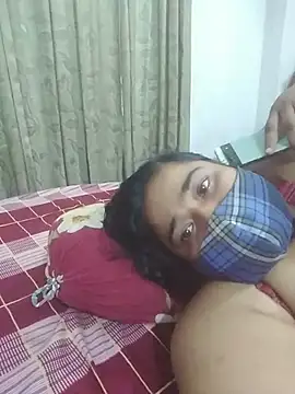 momo_loves webcam