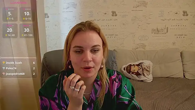Glow_Margo webcam