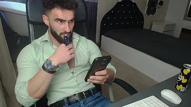 micahlane (Ask my age) - I'm prepairing for bodybuilding contest