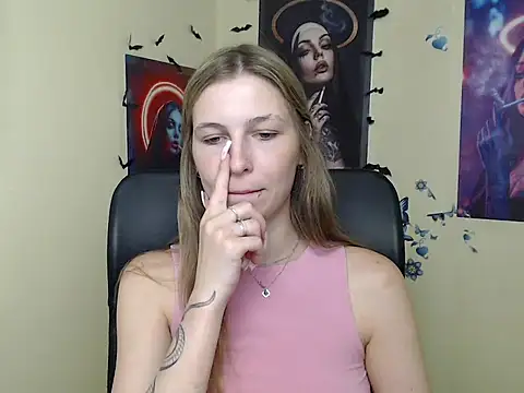 StrangerGi live cam on StripChat