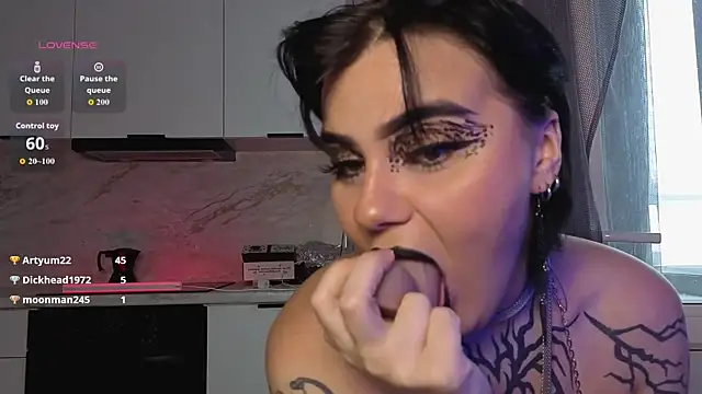 IntrigueYourDay live cam on StripChat