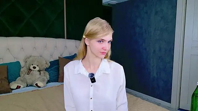 4example_Chloe webcam