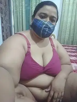 momo_loves webcam