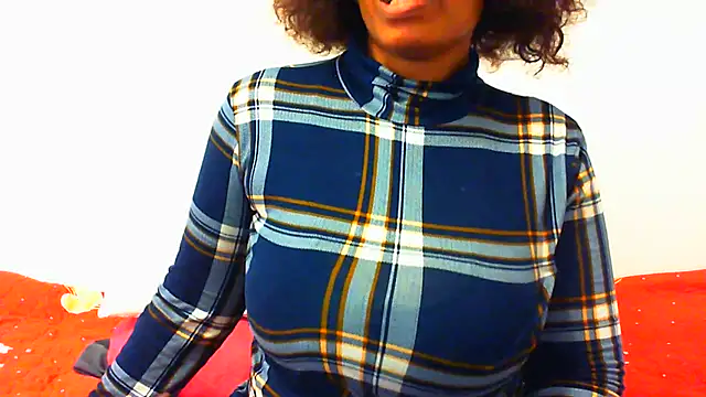 NAUGHTIECURVY webcam