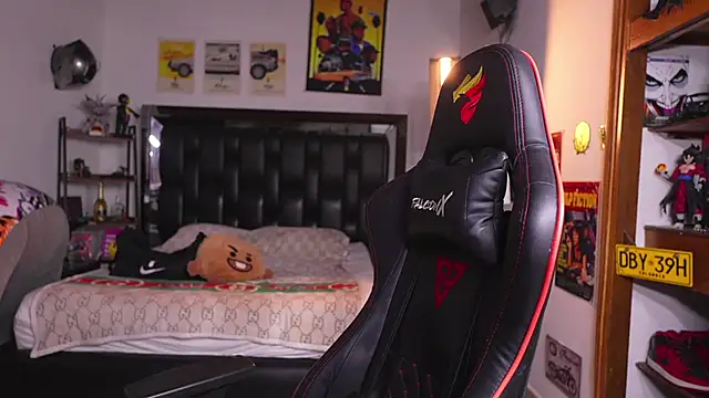 logan_hugh8 live sex cam