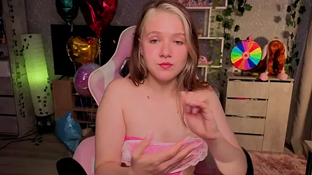 luna_cross live cam on StripChat