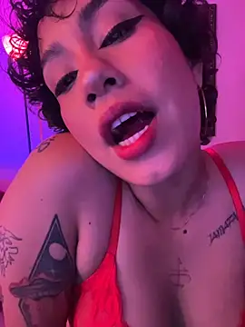 ZahaRoseee live cam on StripChat