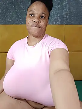 HugeTitisxx live cam on StripChat