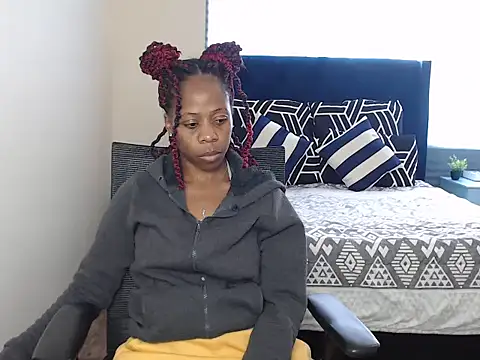 QUEENMANDYY webcam