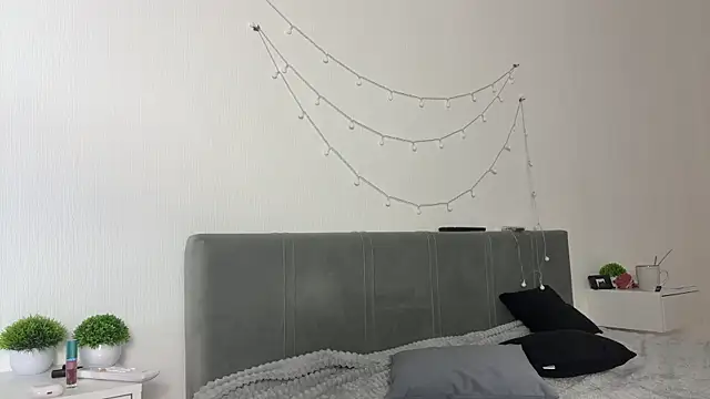 meowchaa live cam on StripChat