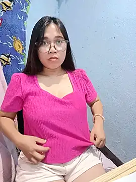 Milkytits4You webcam