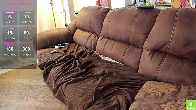 NikkiNSerdron webcam