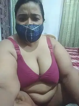 momo_loves webcam