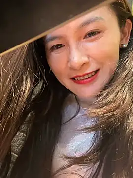 yinyin326 (F milf) - 全裸大喷泉naked and squirting