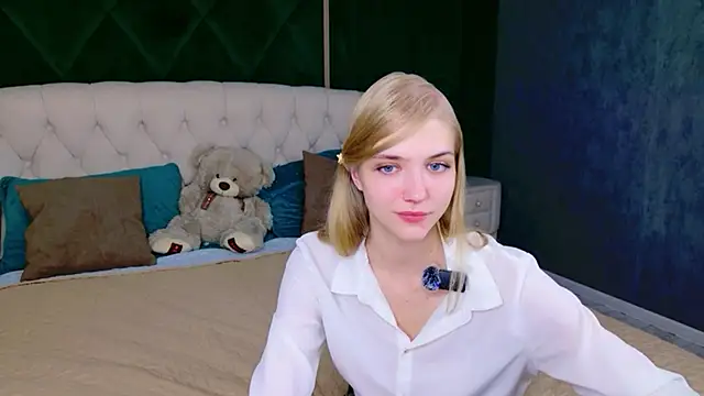 4example_Chloe webcam